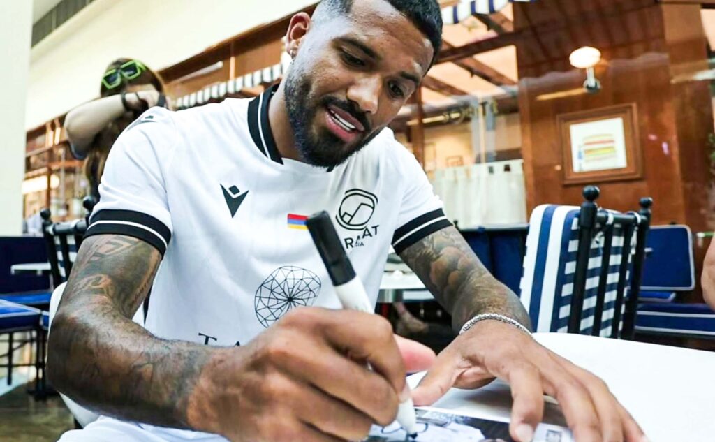 Welton Júnior, médio brasileiro emprestado pelo Berço ao Ararat.